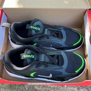 Nike Air Max Bolt. Size 2 youth.